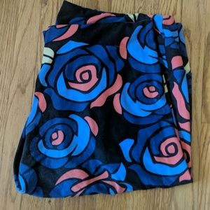 Beautiful blue "Disney Roses" TC leggings
